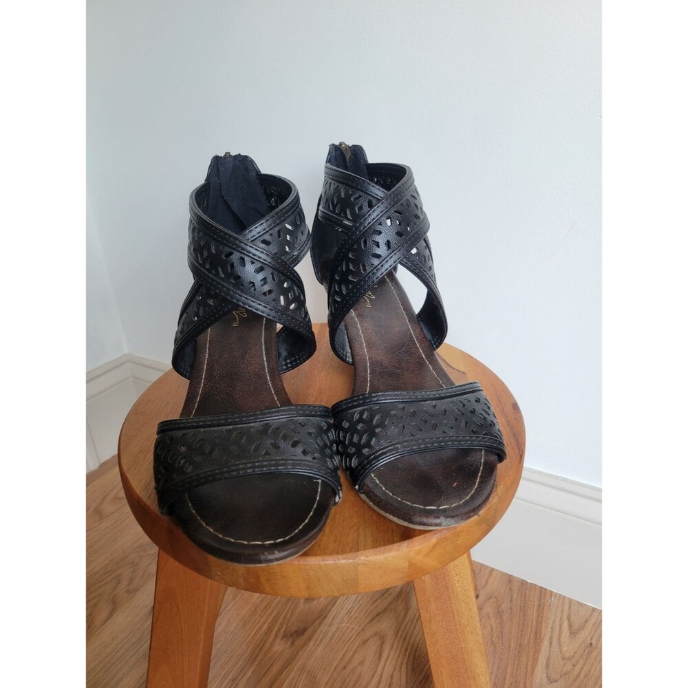 Solanz Black Laser Cut Perforated Ankle Strap Sandals Boho Chic- Size 8.5/9